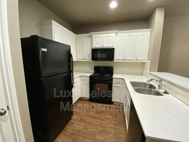 Foto del edificio - 799 SW 14th St