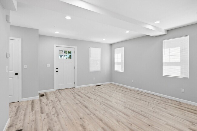 Building Photo - 61 Parker St