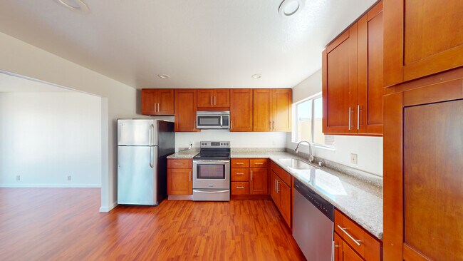 Building Photo - 371 21st Ave