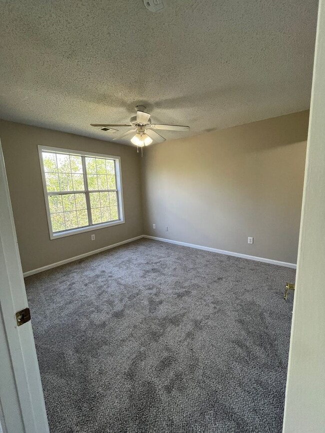 Building Photo - 2 Bedroom, 2 Bath, Third Floor Condo for L...