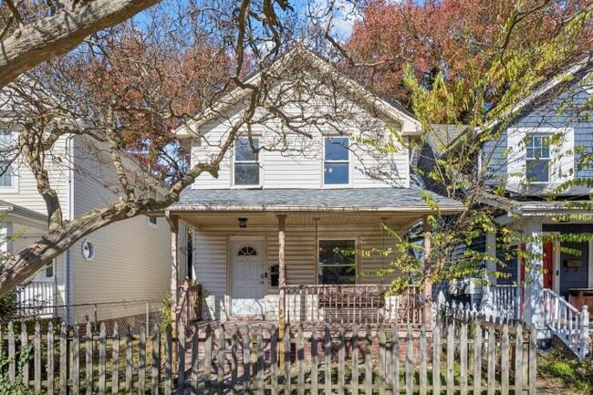 Photo - 710 W 31st St House