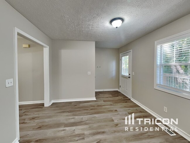 Building Photo - 3721 Cherokee Overlook Dr