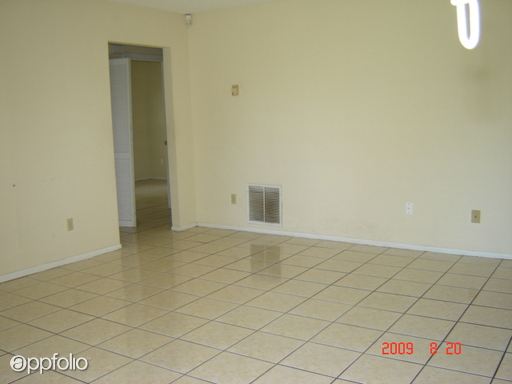 Building Photo - 1703 Bentley Blvd