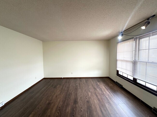 Foto del edificio - Welcome To Your Spacious Oasis!