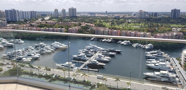Foto del edificio - 19707 Turnberry Way
