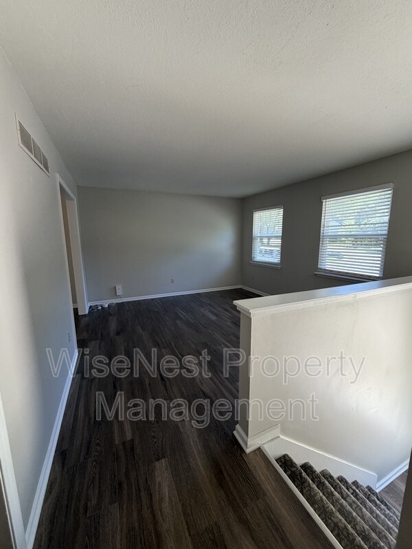 Building Photo - 1820 E Cherokee Ln