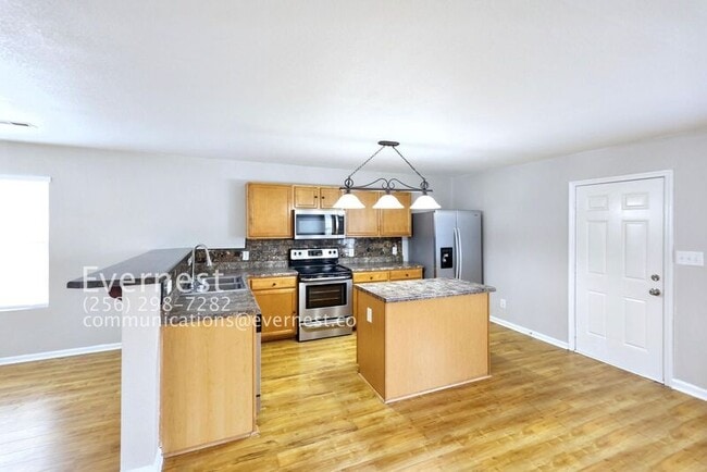 Building Photo - 201 Cloverbrook Dr