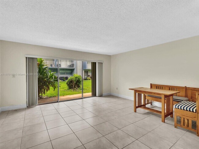 Foto del edificio - 9367 Fontainebleau Blvd
