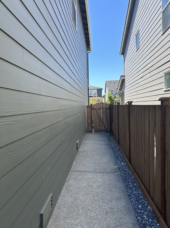 Building Photo - 18717 111th Ave E