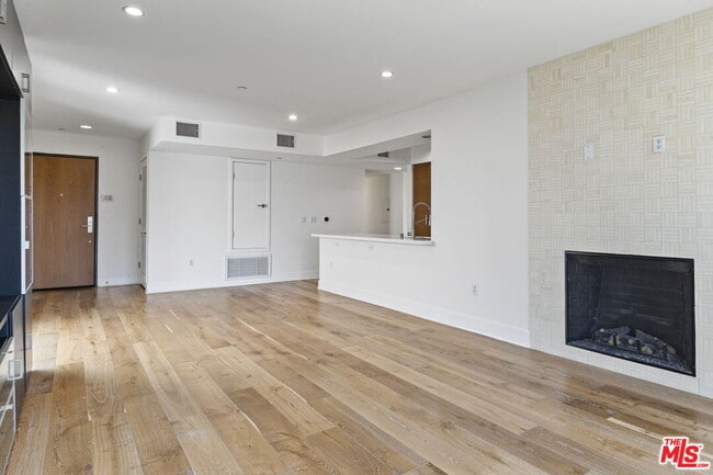 Building Photo - 11715 Goshen Ave