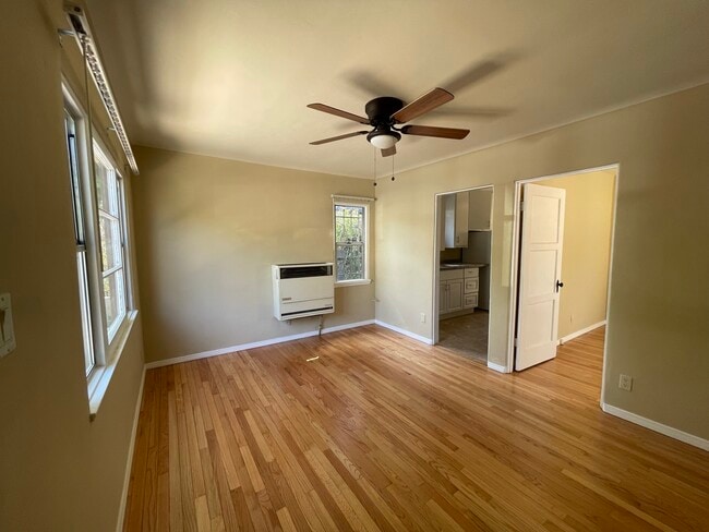 Building Photo - 736 Marine St