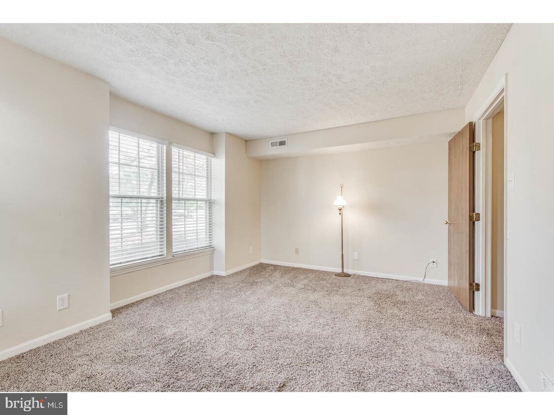 Foto principal - 74 Kenwood Dr