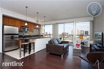 Primary Photo - 1515 W 5th St