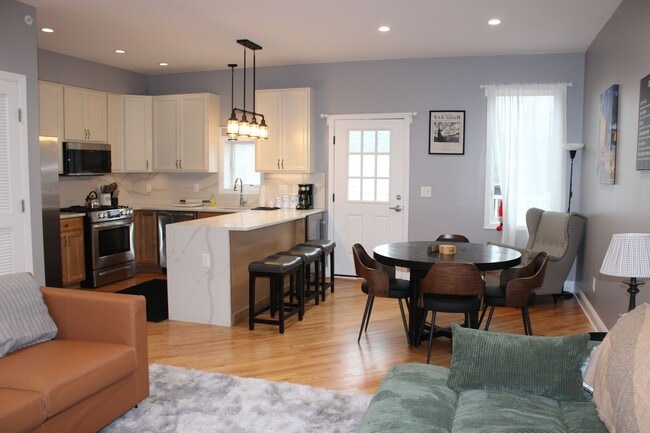 1851 - 1851 Apartment