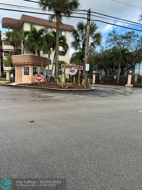 Foto del edificio - 8000 Hampton Blvd