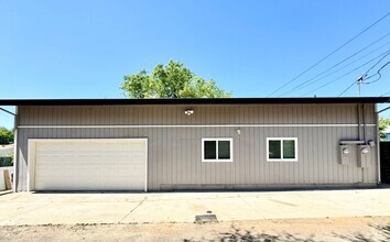 Building Photo - 221 Dean Way