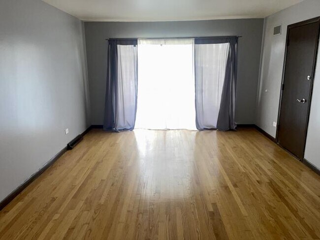 Building Photo - 3 bedroom in Calumet City IL 60409