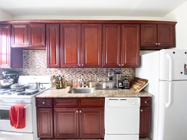 Building Photo - 165 Pinehurst Avenue