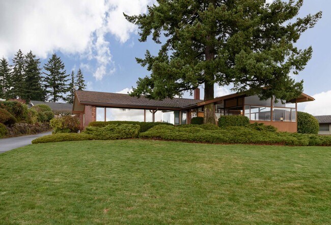 Building Photo - 9608 Hilltop Rd