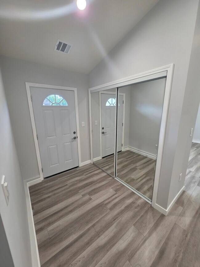 Foto del edificio - 18230 Chase St