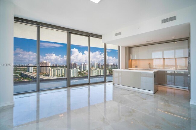 Foto del edificio - 18975 Collins Ave