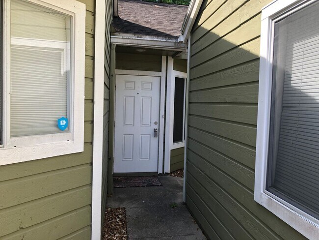 Building Photo - Call today to see!