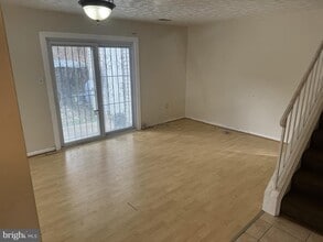 Building Photo - 540 Peacock Dr