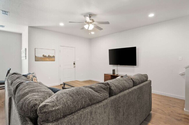 Building Photo - Fully Furnished Rental in South Lubbock!!