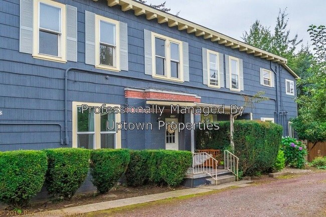 Building Photo - 3024 SE Tacoma St