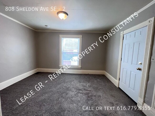 Building Photo - Spacious Upper One Bedroom Apartment! Minu...