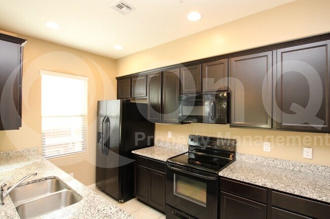 Foto del edificio - 240 W Juniper Ave