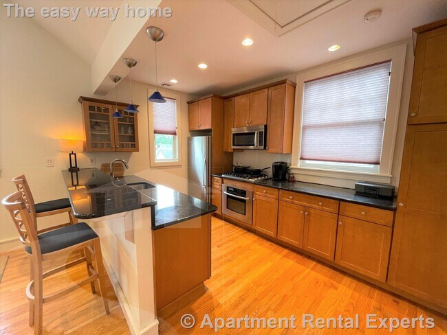 Building Photo - Davis / Porter Sq - Modern 2 Bed Condo wit...