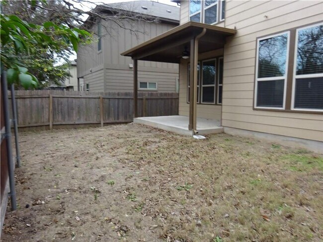 Foto del edificio - Large Three Bedroom Home Near Mary Moore Searight Park