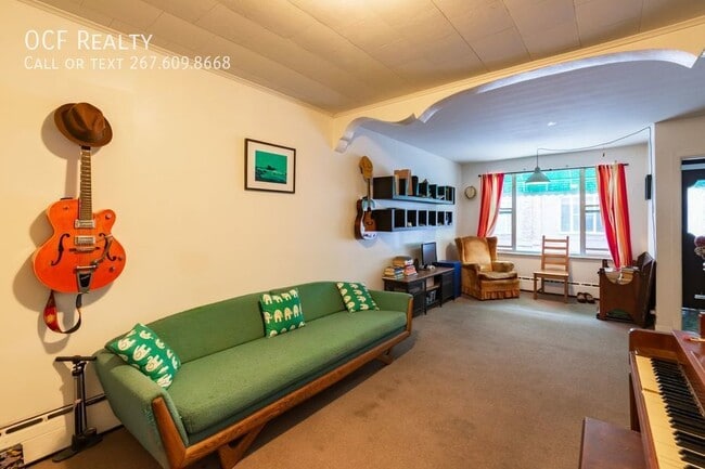 Building Photo - Charming 3 Bed Townhome w/ Back Yard Patio