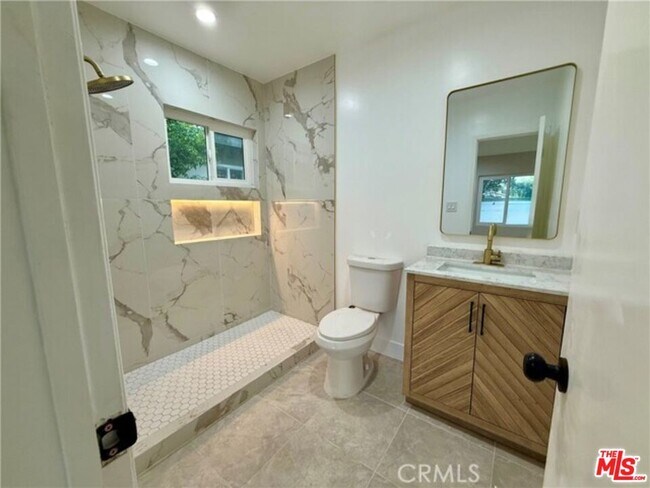 Foto del edificio - 8561 Marklein Ave