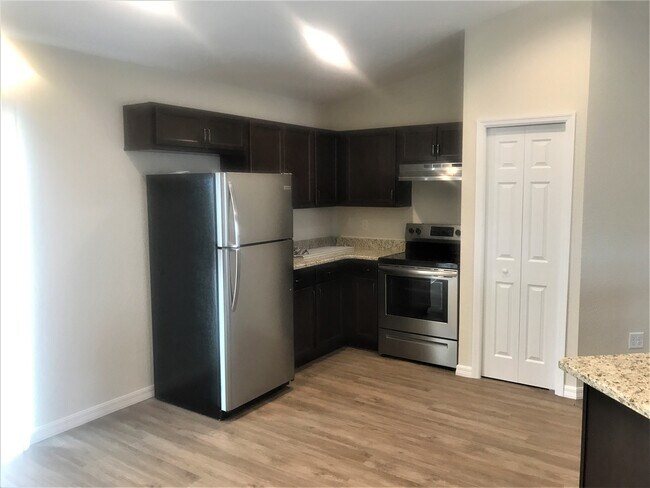 Foto del edificio - Check out this 3-bedroom 2 bath home,