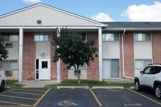 Building Photo - 703 E Fullerton Ave