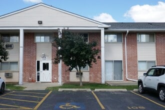 Building Photo - 703 E Fullerton Ave