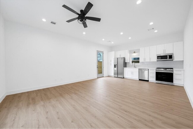 Building Photo - 2311 Solo St