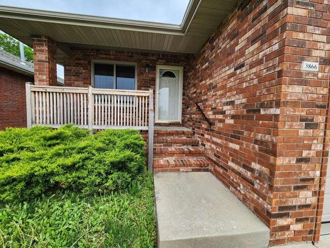 Foto del edificio - Spacious 2-Bedroom, 2-Bathroom Home AVAILABLE NOW!!