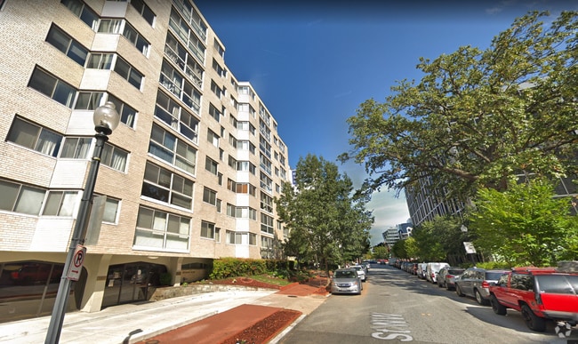 Building Photo - 922 24th St NW
