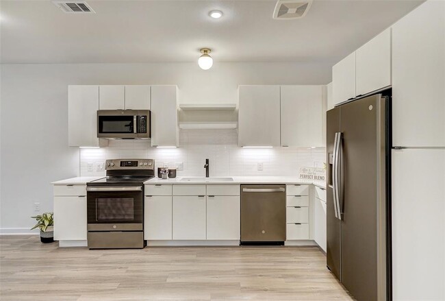 Building Photo - 100 Mockingbird Ln W