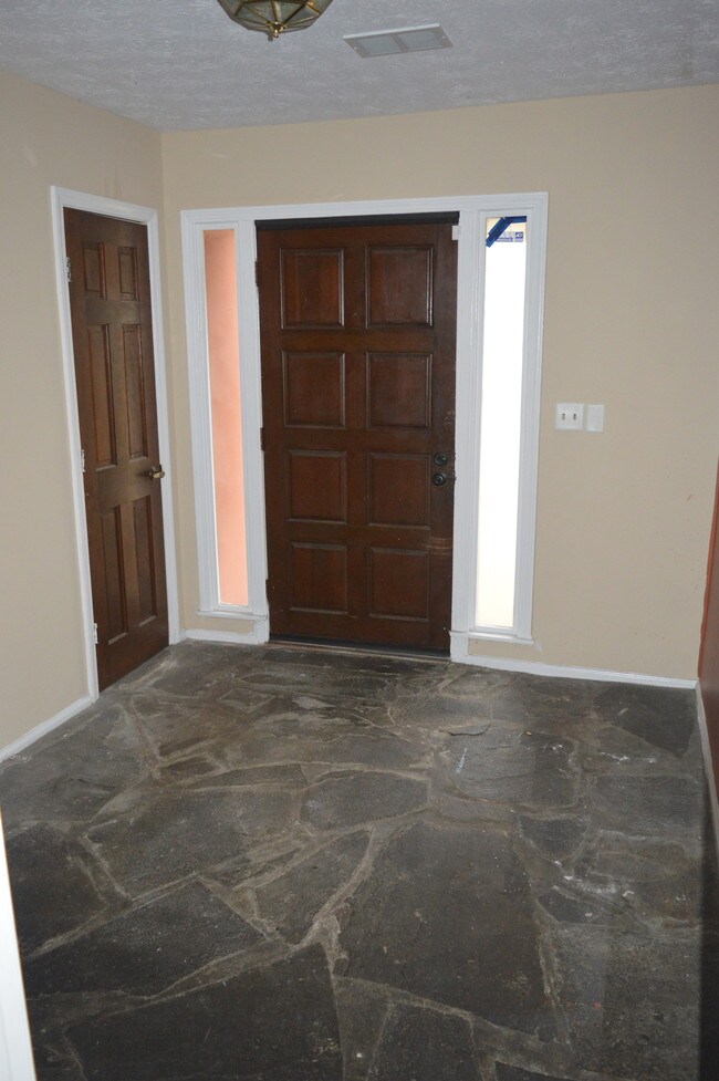 Building Photo - 6134 Silver Spur Dr