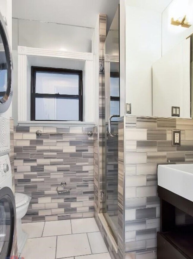 Building Photo - Mott Street