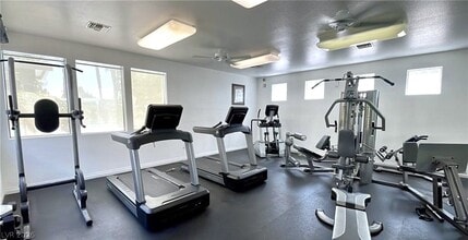 Building Photo - 950 Seven Hills Dr