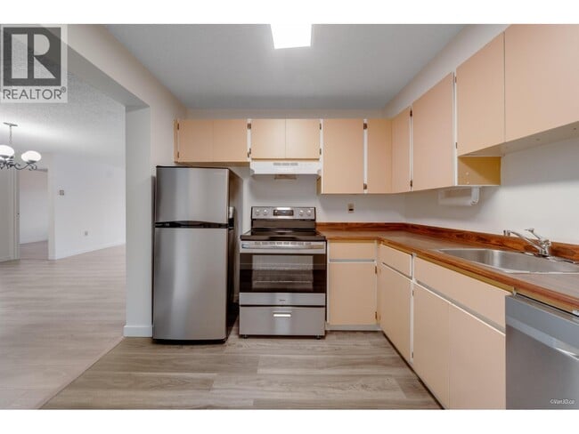Building Photo - 6611 Minoru Blvd