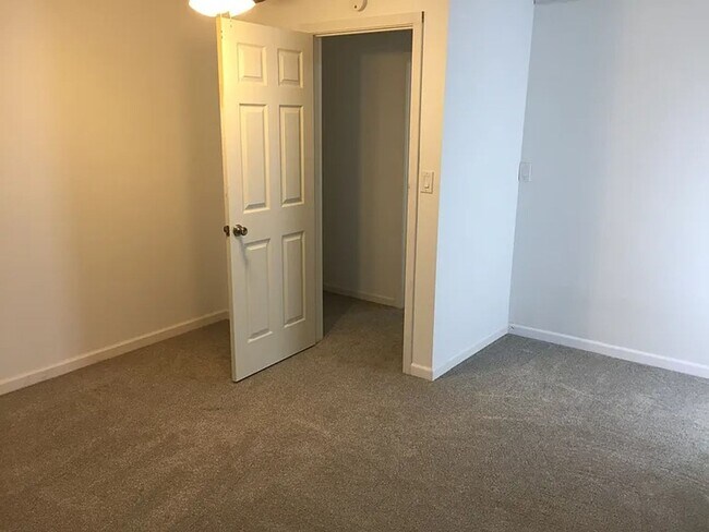 Foto del edificio - Beautifully updated, spacious
