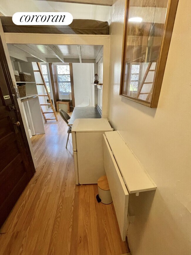 Building Photo - 314 W 90th St