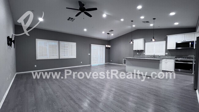 Foto del edificio - Spacious 5 Bed, 3 Bath Victorville Home w/...