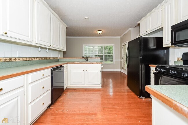 Foto del edificio - 325 Arbor Ridge Pkwy